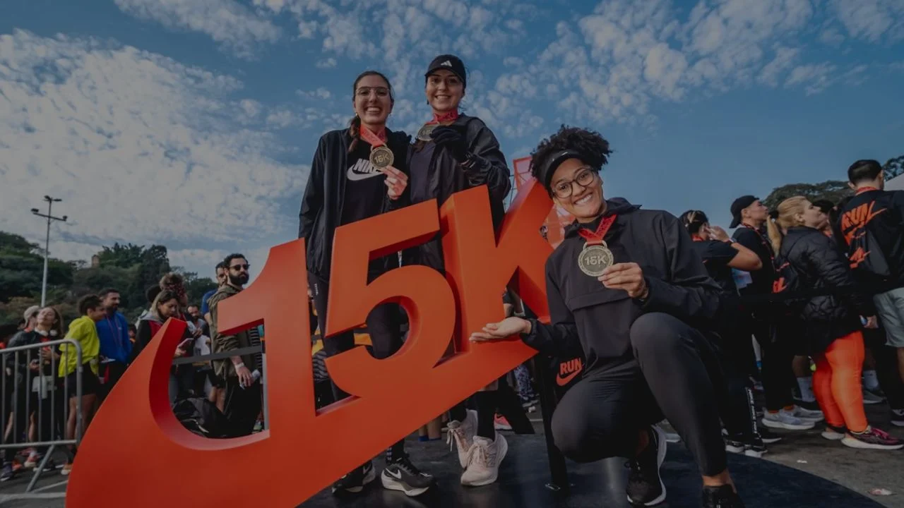 Corredoras com medalha em corrida de 15k da nike